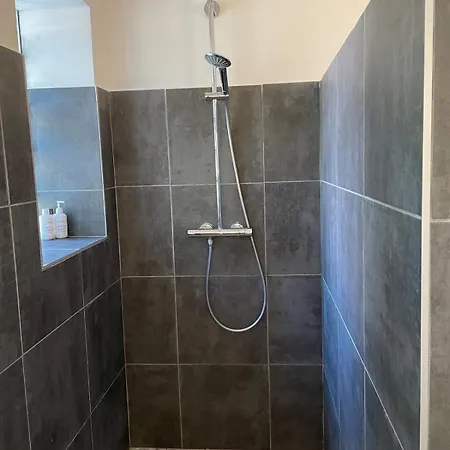4 Personnes A 2 Pas Du Lac, Apartment