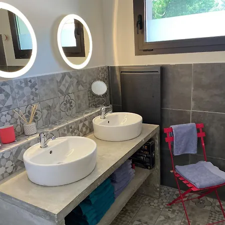 4 Personnes A 2 Pas Du Lac, *